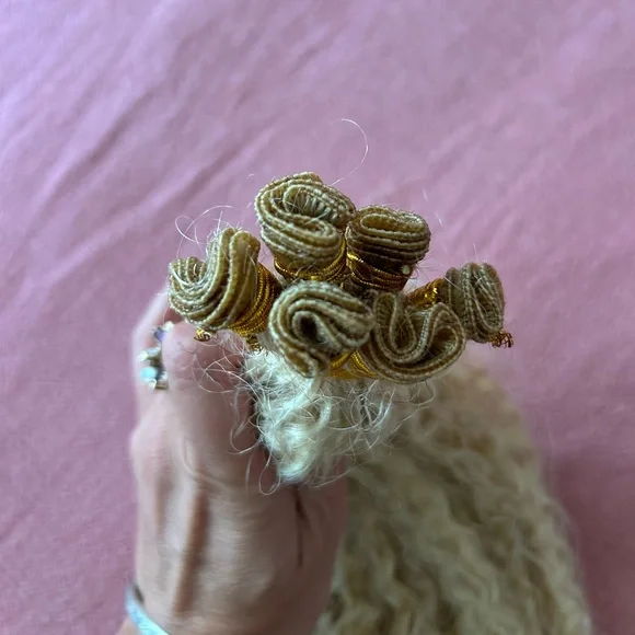 Blonde Curly 20” human hair extensions by Hairplusbase - Picture 6 of 7